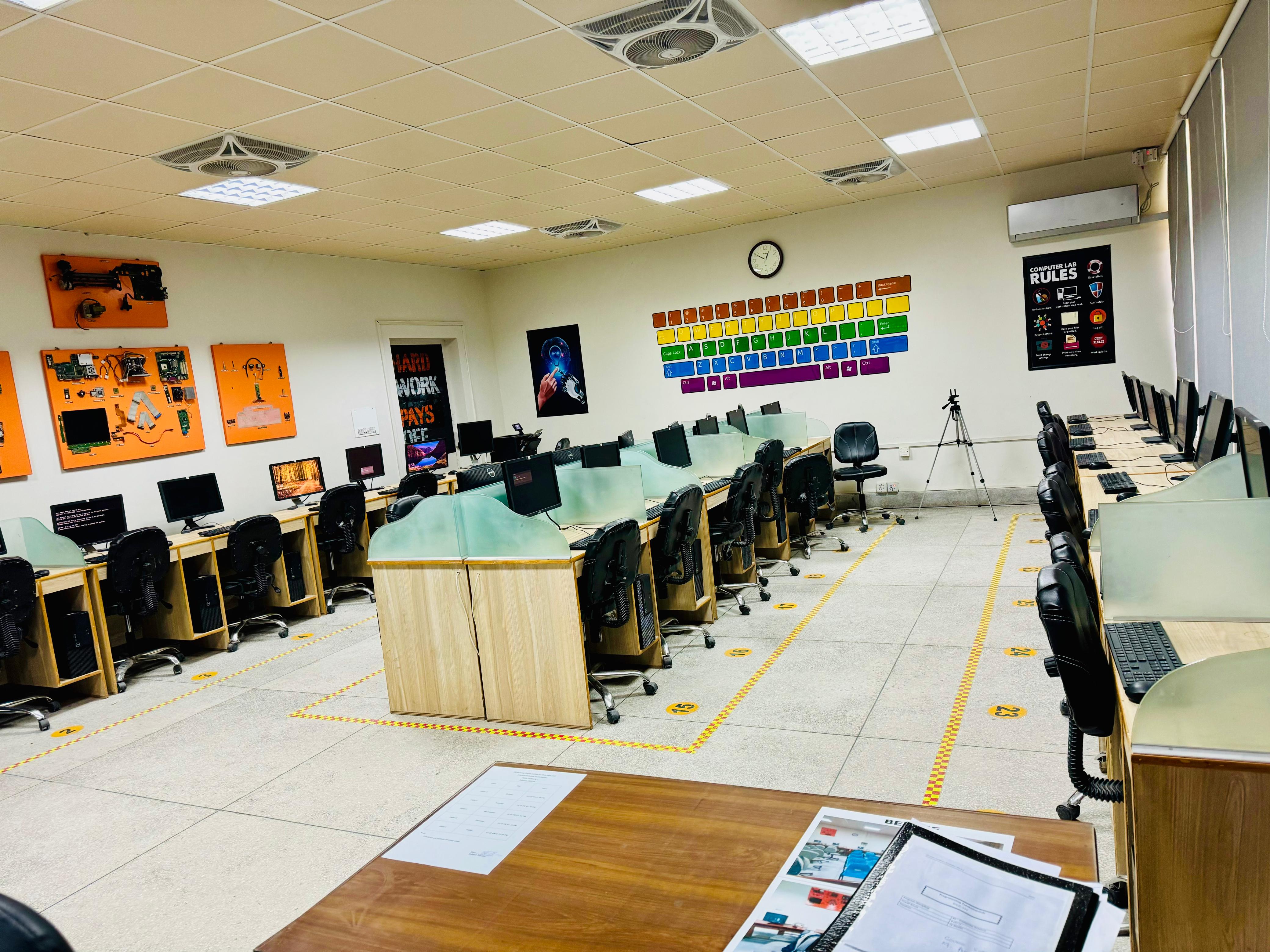 IT Lab View 1