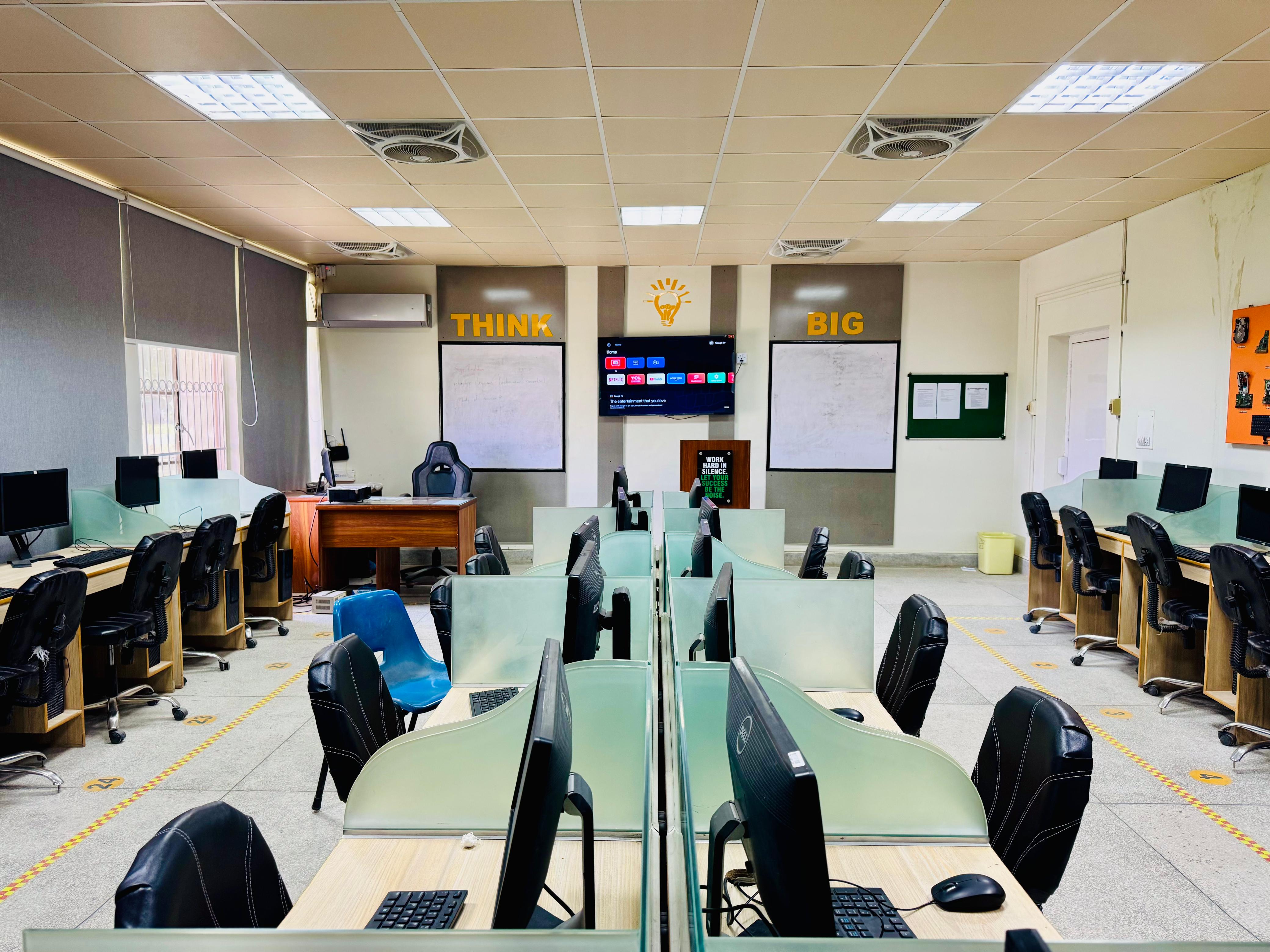 IT Lab View 3